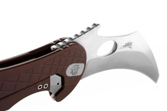 Lionsteel KARAMBIT típusú kés, amelyet az Emerson Design céggel együttműködésben fejlesztettek ki. L.E. ONE 1 A ES földbarna/kő mosott