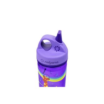 Nalgene Baby Water Bottle Grip-n-Gulp Sustain 0,35 L, fedővel, lila zenei zsiráffal